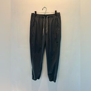 Vuori Men's Meta Gray Stretch Tapered
Legs Jogger Pants Size M